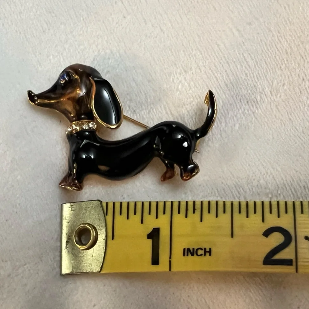 Vintage, Elegant Black and Brown Dachshund Brooch in excellent condition.